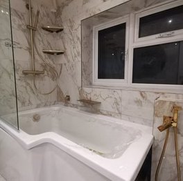 Marble bathroom installation by London Tradesmen
