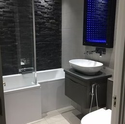 Modern bathroom fitting by London Tradesmen